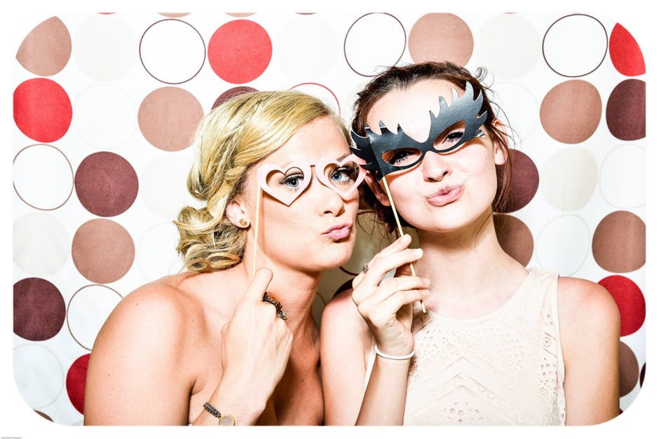 photo-booth-wedding-party-girls-160420